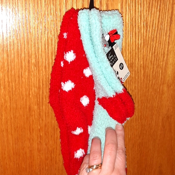 2 PK of Mickey & Minnie Mouse Fuzzy Socks NWT - Picture 12 of 16